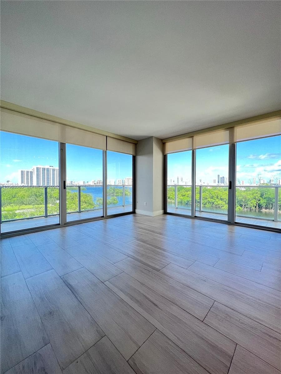 16385 Biscayne Blvd # 607, North Miami Beach, FL 33160 — zdjęcie 3