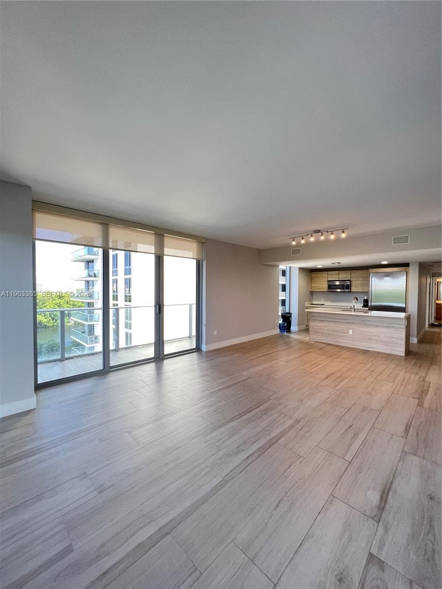 16385 Biscayne Blvd # 607, North Miami Beach, FL 33160 — zdjęcie 4