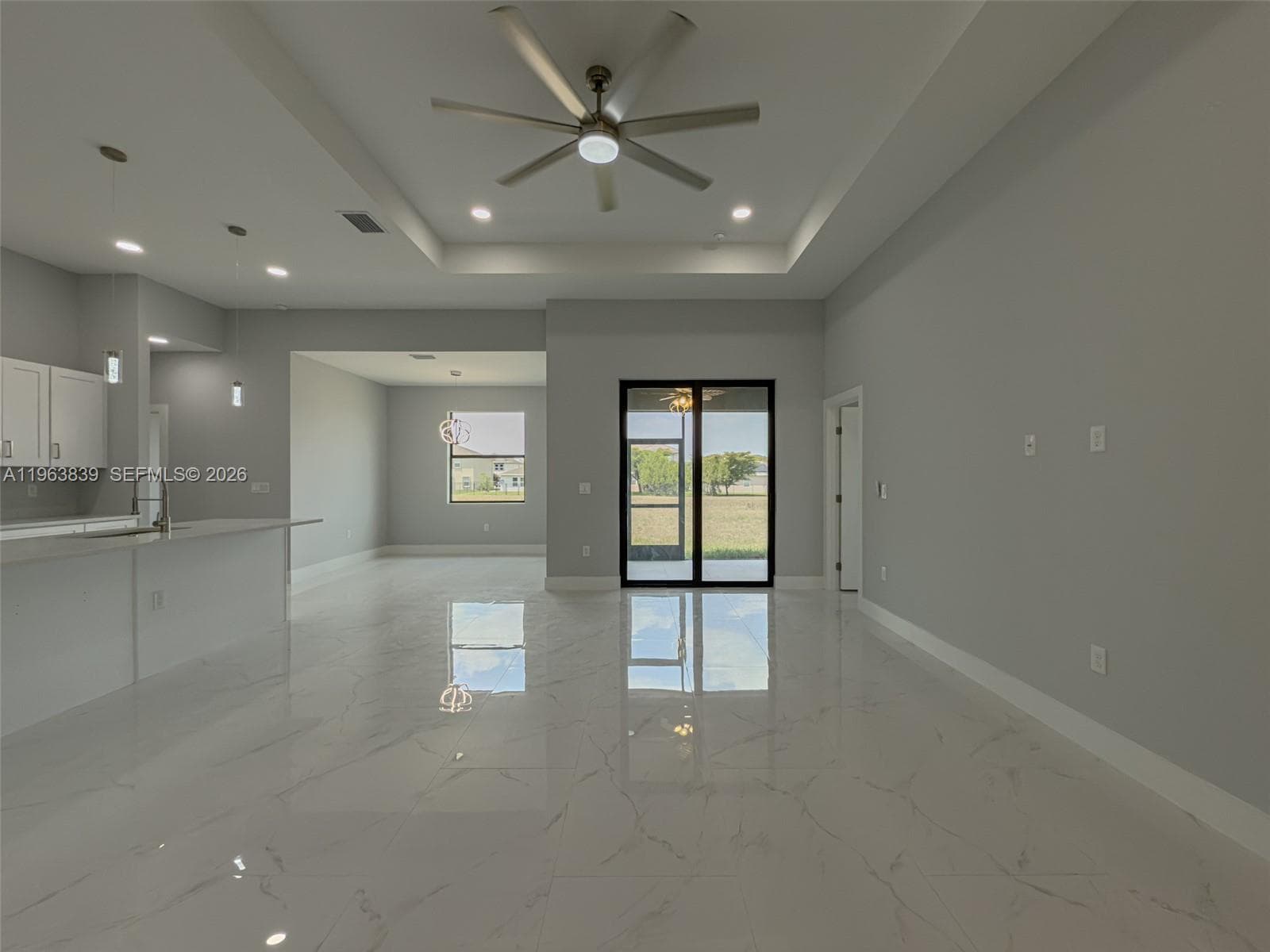 417 Paddock St, Lehigh Acres, FL 33974 — zdjęcie 2