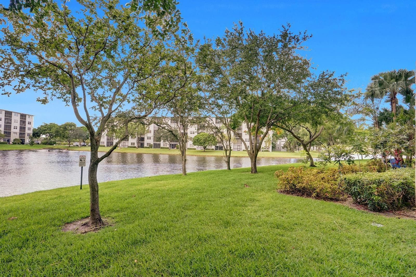 2334 S Cypress Bend Drive # 907, Pompano Beach, FL 33069 — zdjęcie 4