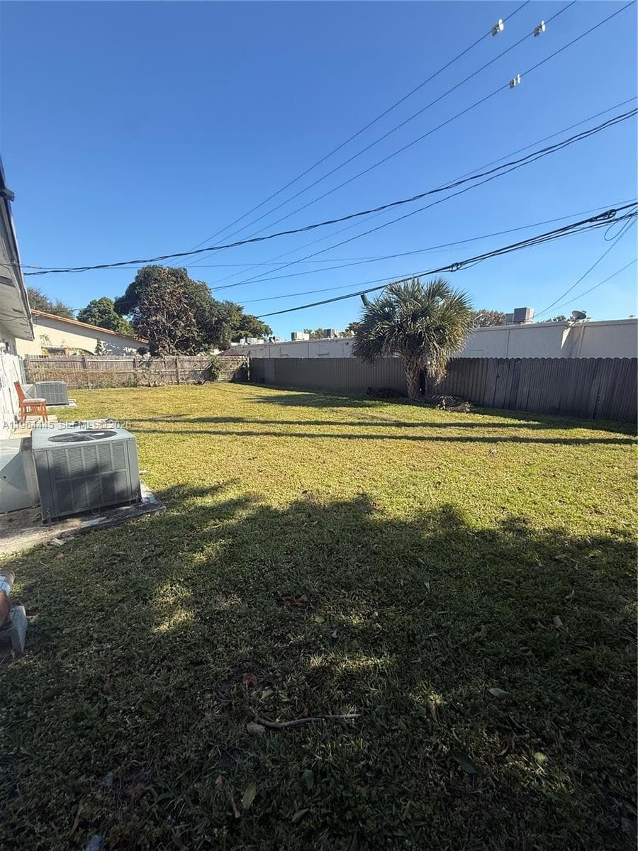 310 NE 38th St, Deerfield Beach, FL 33064 — zdjęcie 3