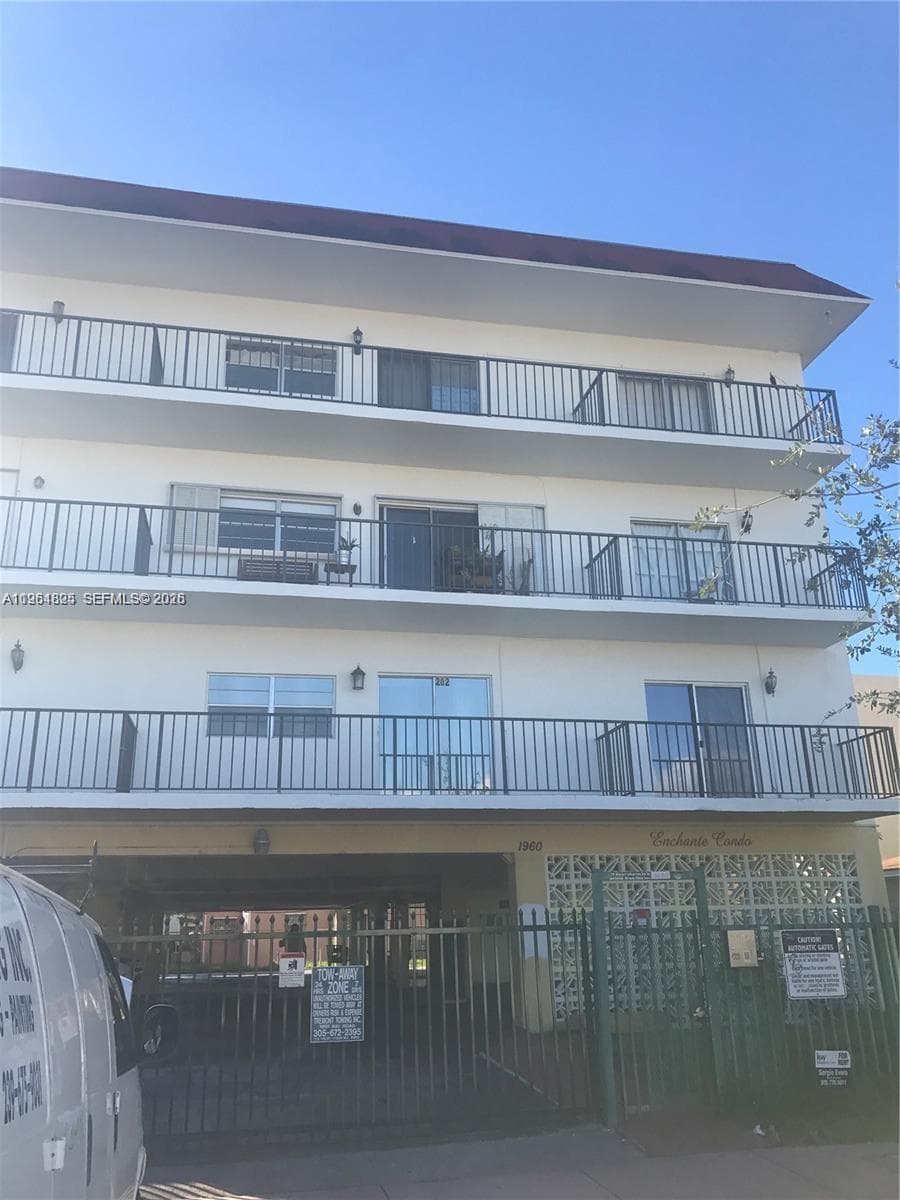 1960 Marseille Dr # 305, Miami Beach, FL 33141