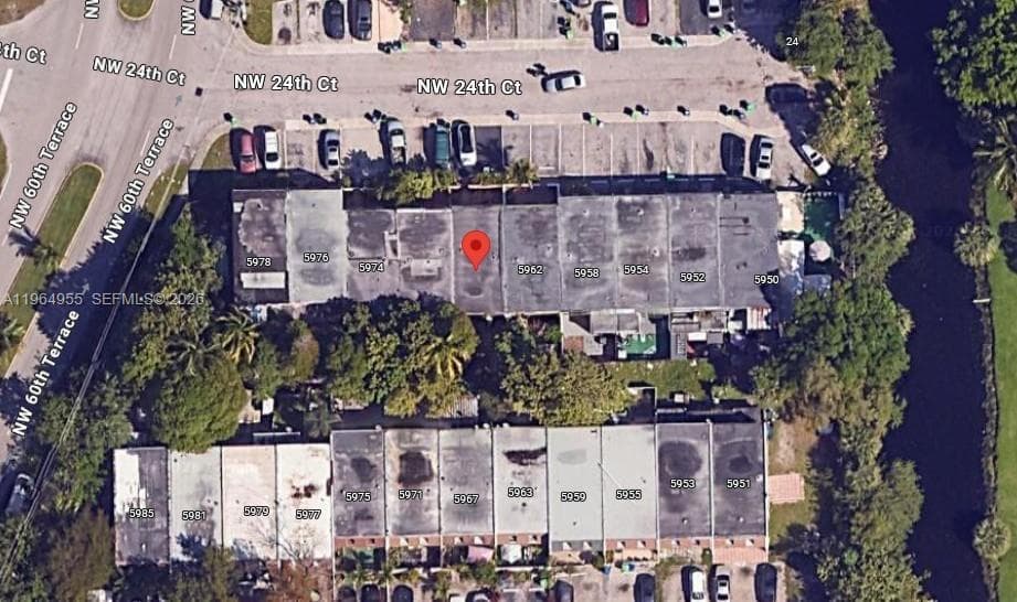5966 NW 24th Ct, Sunrise, FL 33313 — zdjęcie 5