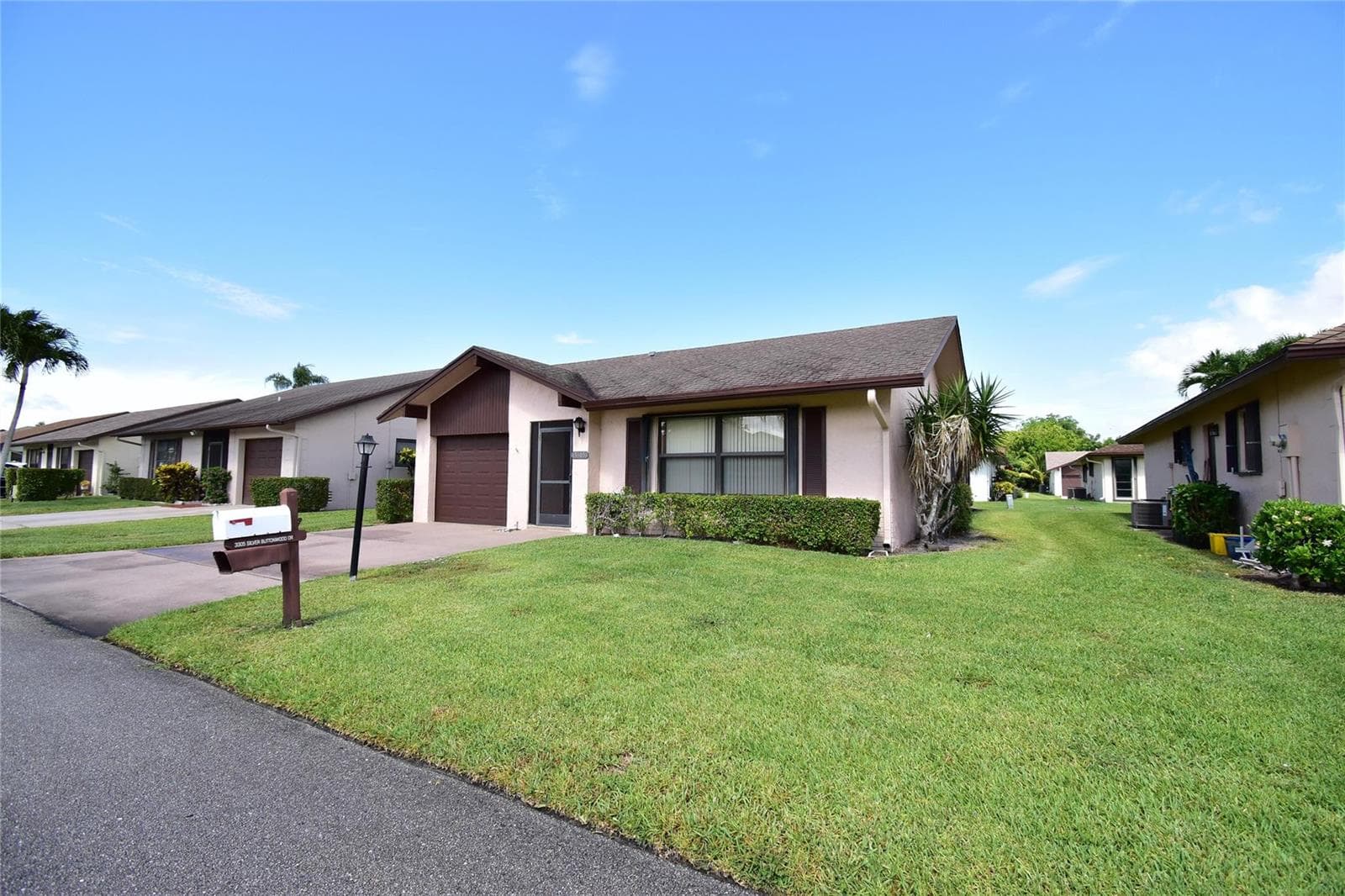 3305 Silver Buttonwood Drive, FL 33463 — zdjęcie 3