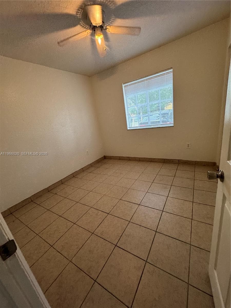 20138 NW 38th Pl, Miami Gardens, FL 33055 — zdjęcie 5