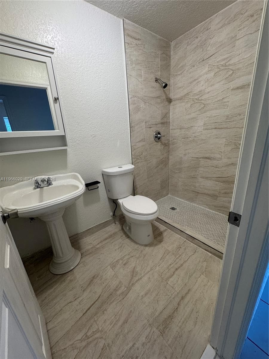 20138 NW 38th Pl, Miami Gardens, FL 33055 — zdjęcie 4