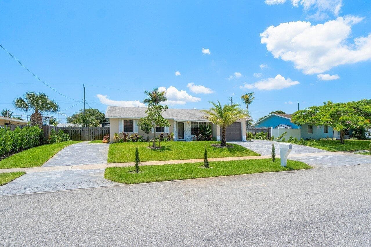 1837 16th Avenue N, FL 33460