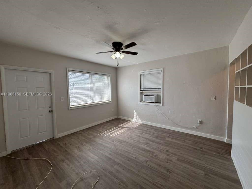 301 Sharar Ave # 4, Opa-Locka, FL 33054 — zdjęcie 3