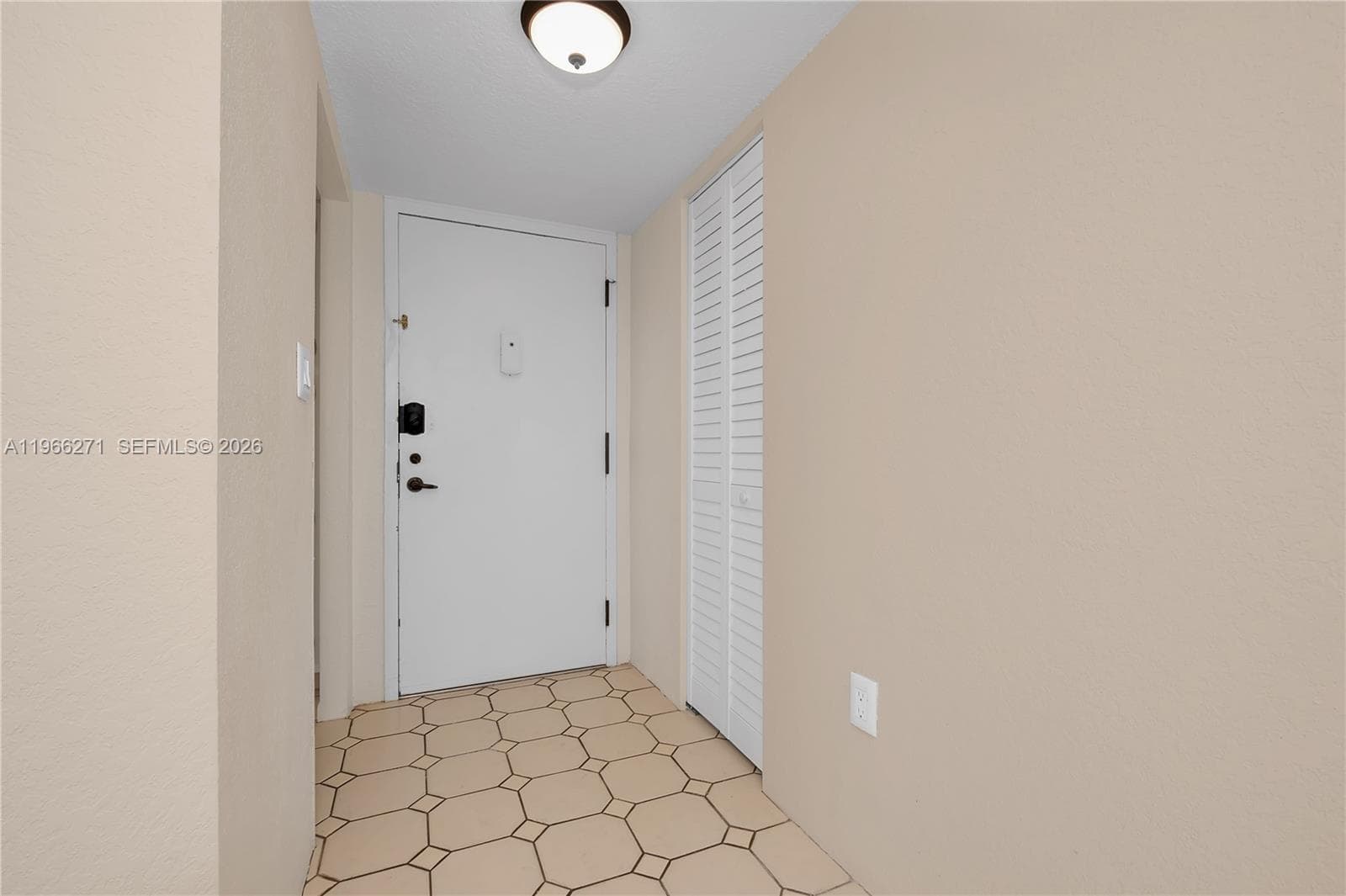 1400 Saint Charles Place # 420, Pembroke Pines, FL 33026 — zdjęcie 3
