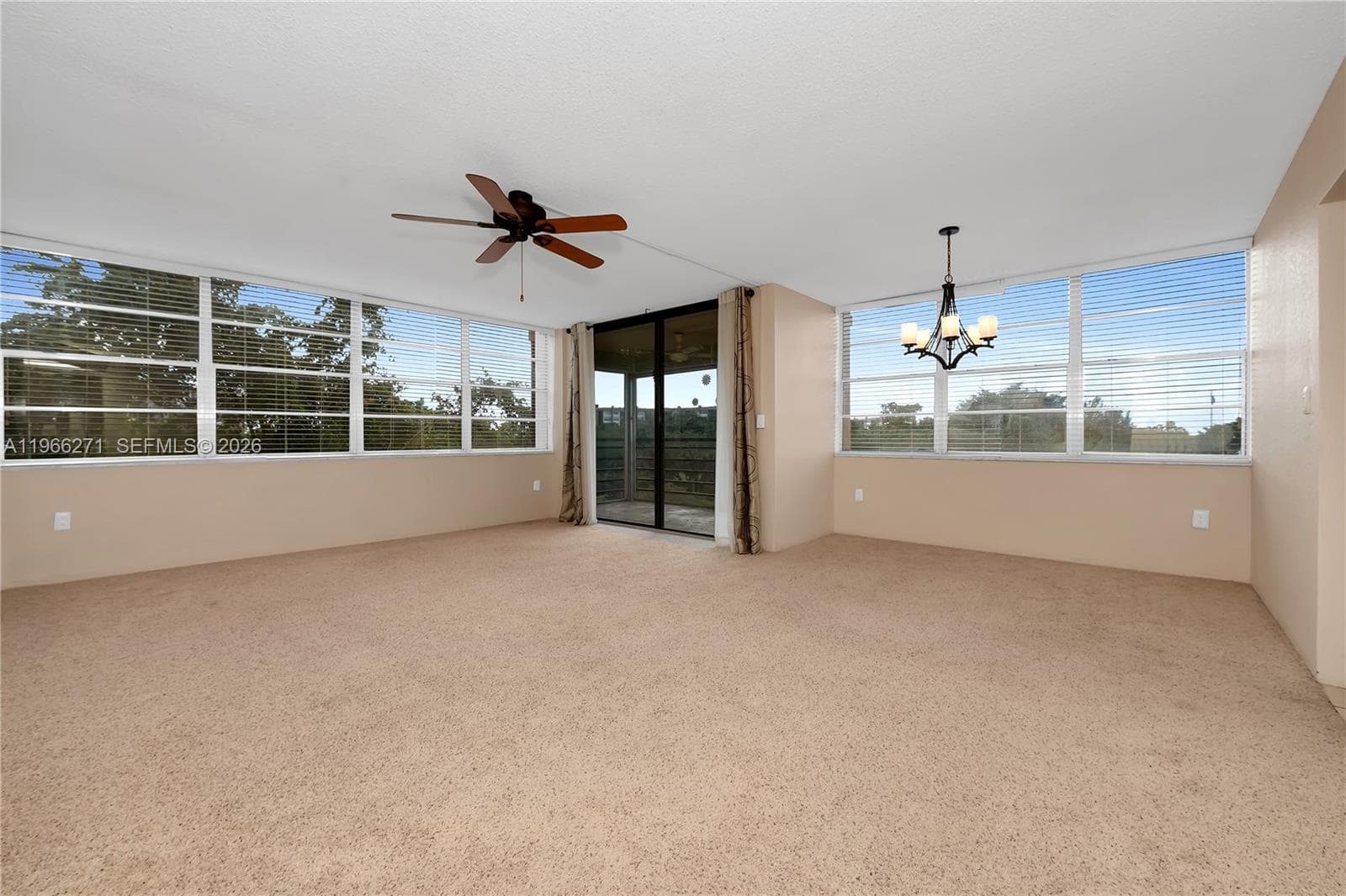 1400 Saint Charles Place # 420, Pembroke Pines, FL 33026 — zdjęcie 5