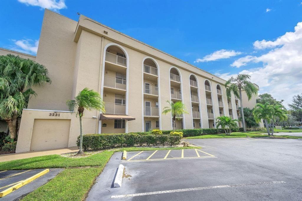 3231 Holiday Springs Boulevard # 105, Margate, FL 33063 — zdjęcie 2