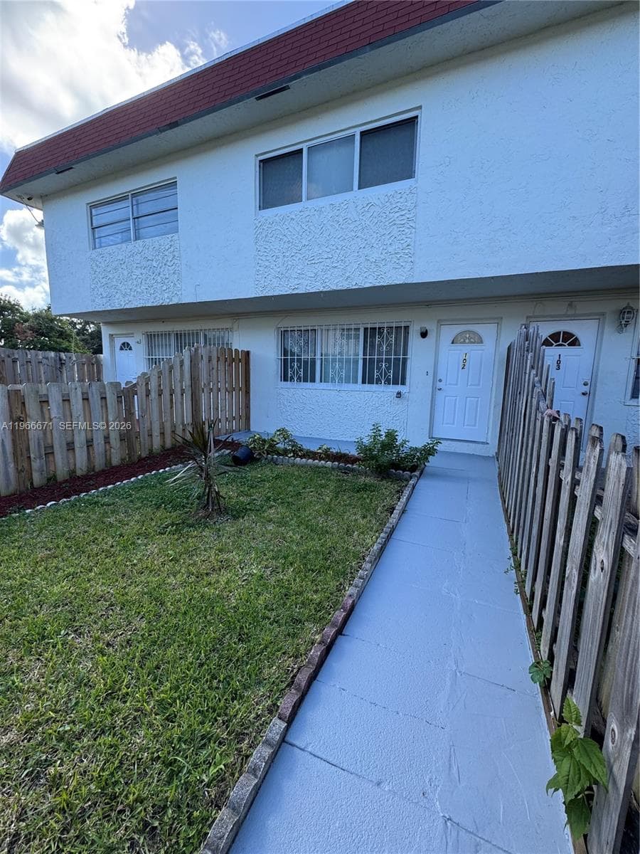1481 NE 150th St # 102, Miami, FL 33161 — zdjęcie 3
