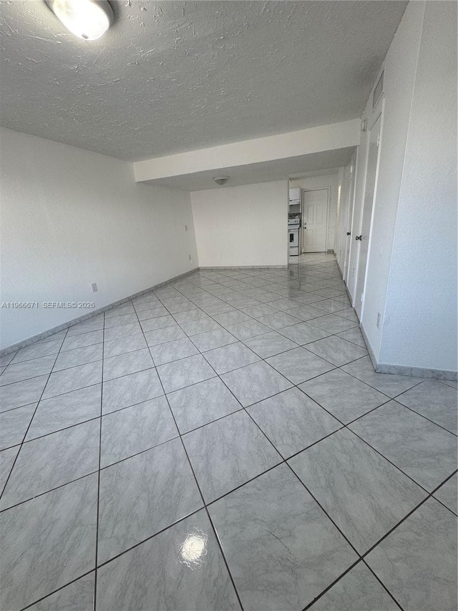 1481 NE 150th St # 102, Miami, FL 33161 — zdjęcie 5