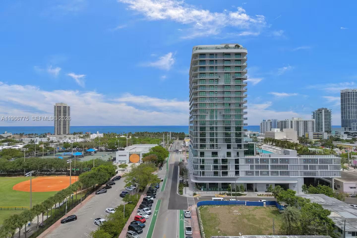 580 72nd St # 705, Miami Beach, FL 33141 — zdjęcie 2