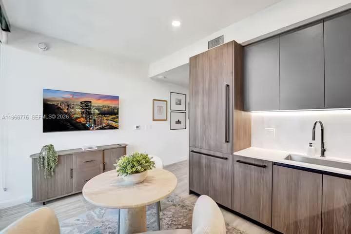 580 72nd St # 705, Miami Beach, FL 33141 — zdjęcie 4