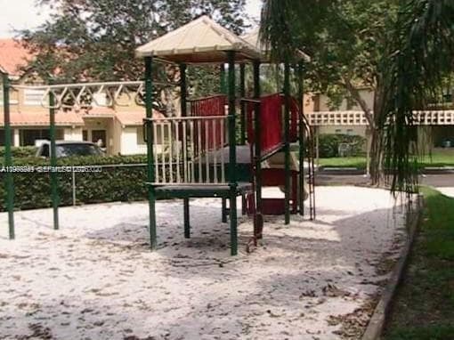 18328 NW 68th Ave # H, Hialeah, FL 33015 — zdjęcie 4