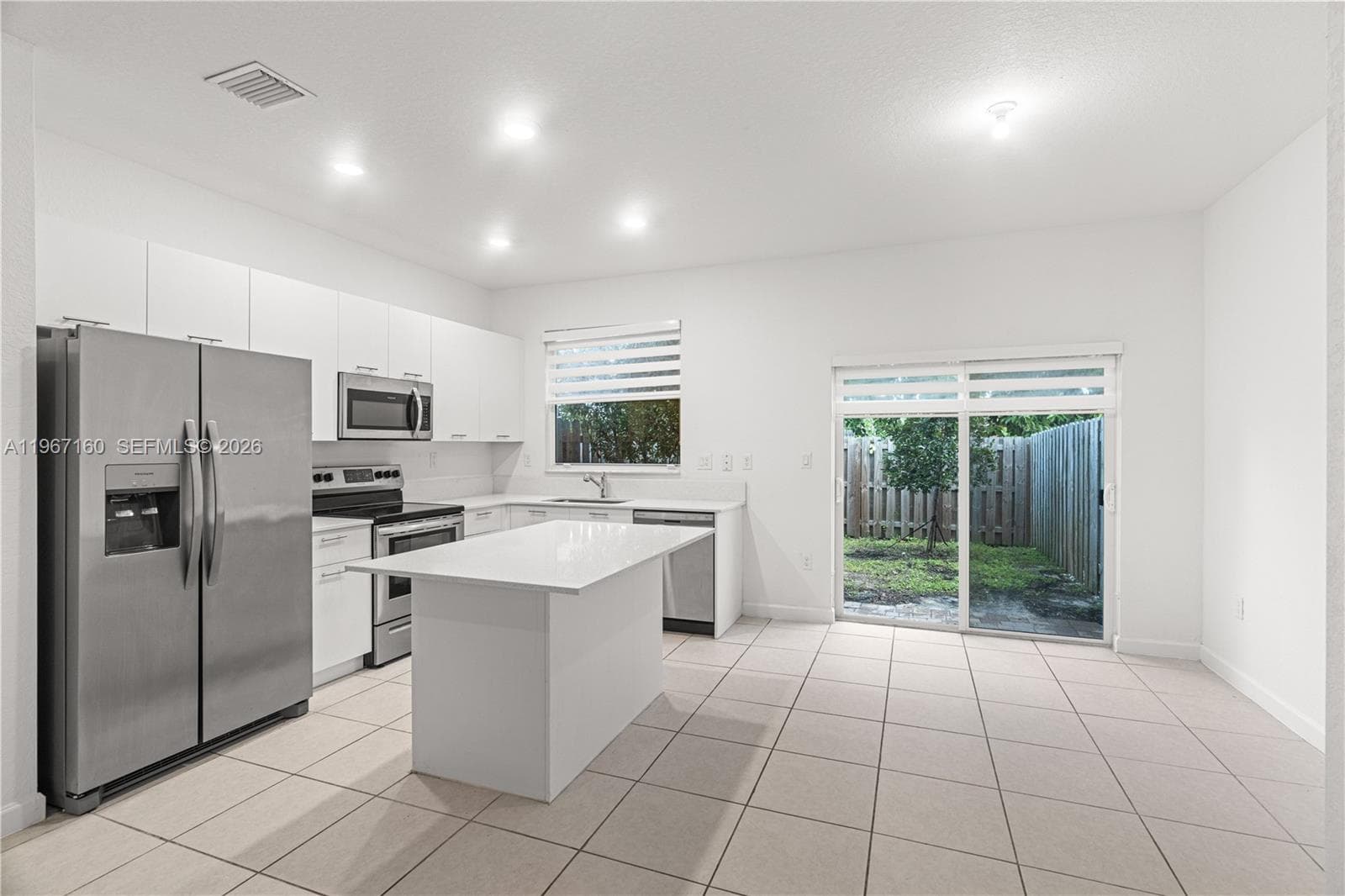 12121 NW 23rd Ct, Miami, FL 33167 — zdjęcie 2