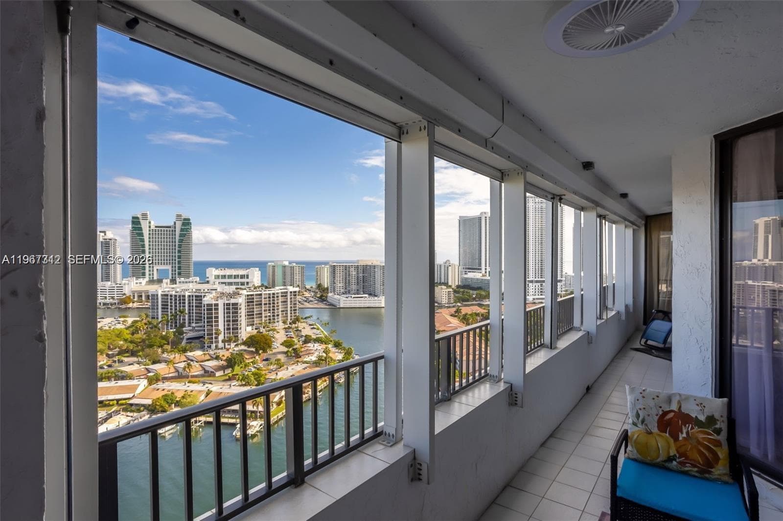 300 Three Islands Blvd # PH3A, Hallandale Beach, FL 33009 — zdjęcie 2