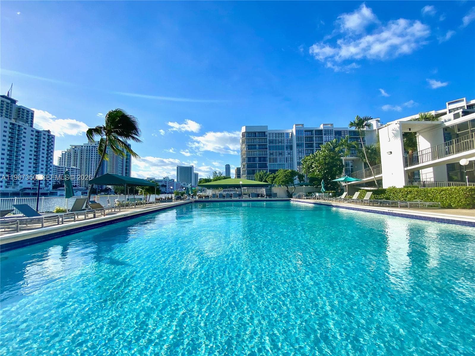 800 Parkview Dr # 1007, Hallandale Beach, FL 33009 — zdjęcie 3
