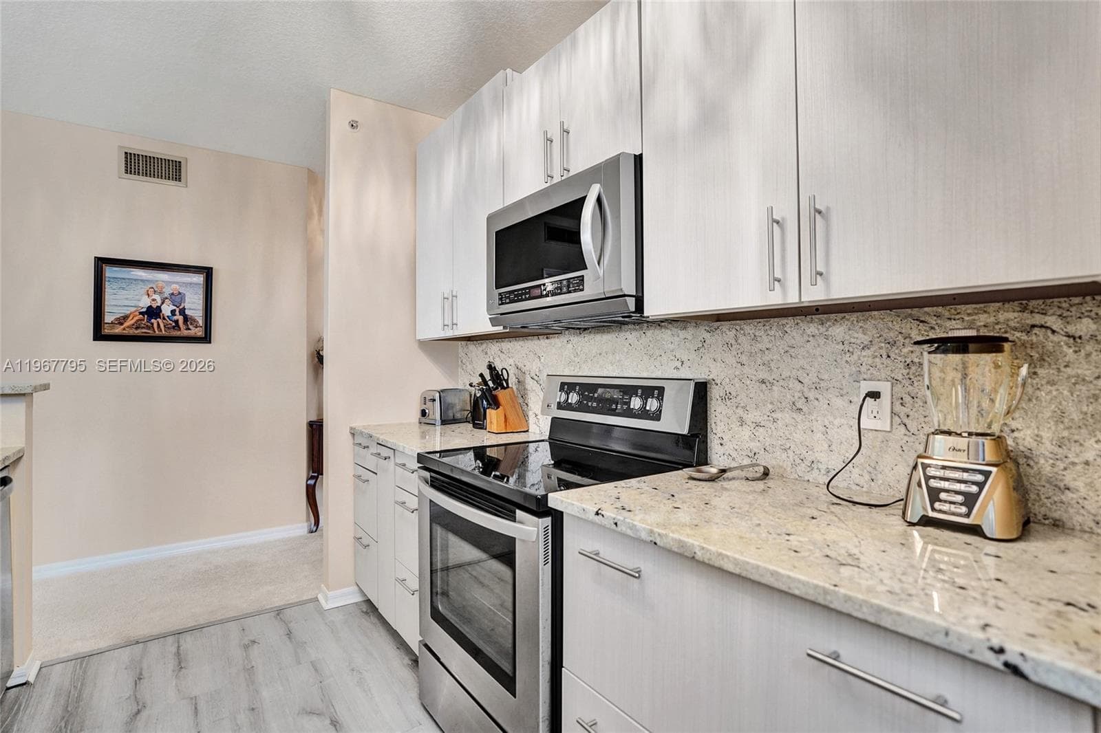 2421 NE 65th St # 202, Fort Lauderdale, FL 33308 — zdjęcie 4
