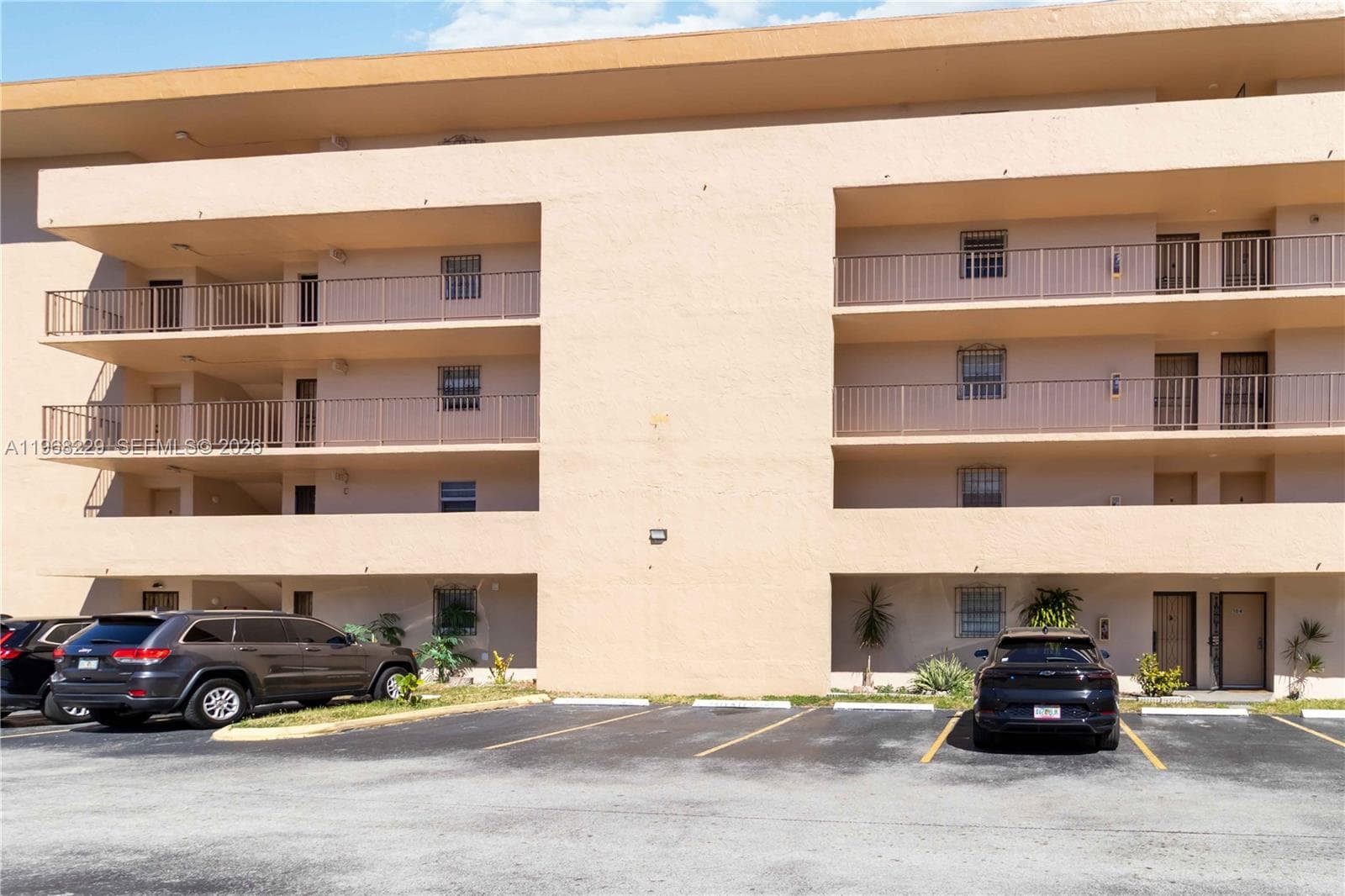 8895 Fontainebleau Blvd # 504, Miami, FL 33172
