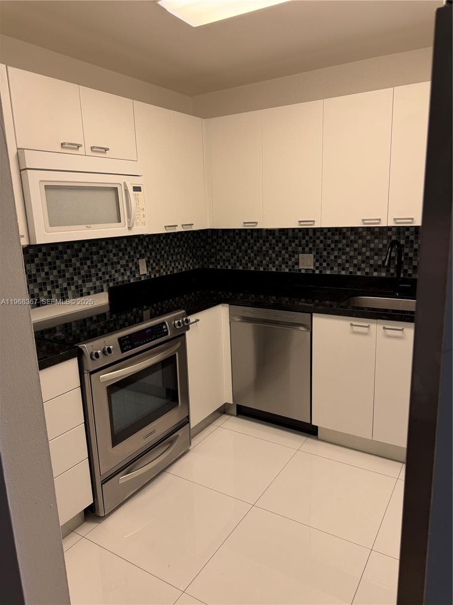 7925 SW 86th St # 923, Miami, FL 33143