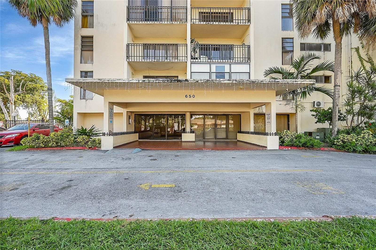 650 NE 149th St # 406A, Miami, FL 33161