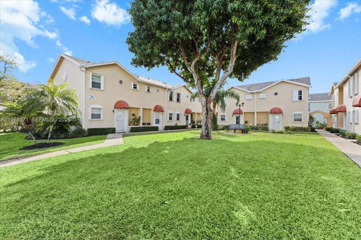 307 Waterside Dr, Hypoluxo, FL 33462