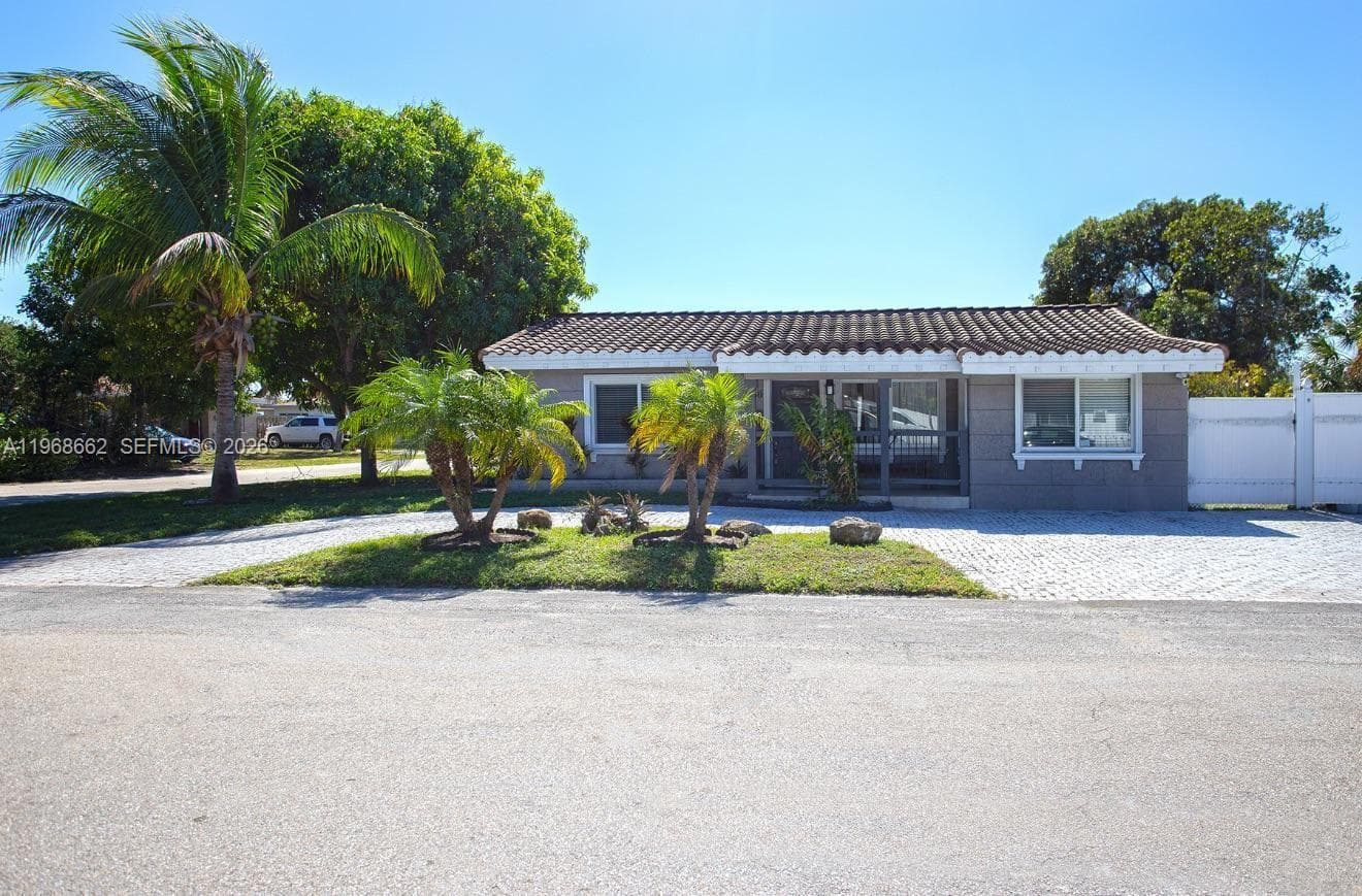 2450 NE 18th St, Pompano Beach, FL 33062 — zdjęcie 2