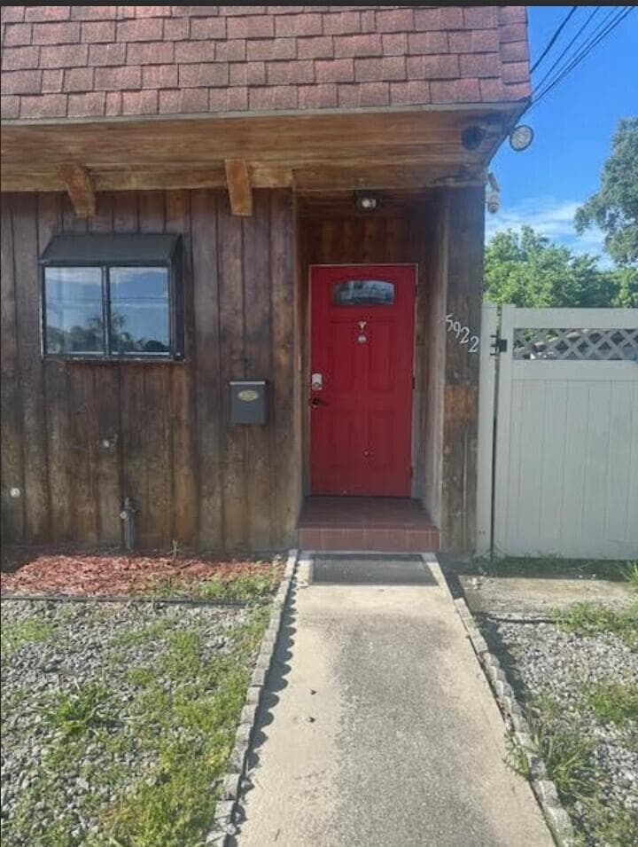 5922 Thomas Street, Hollywood, FL 33021