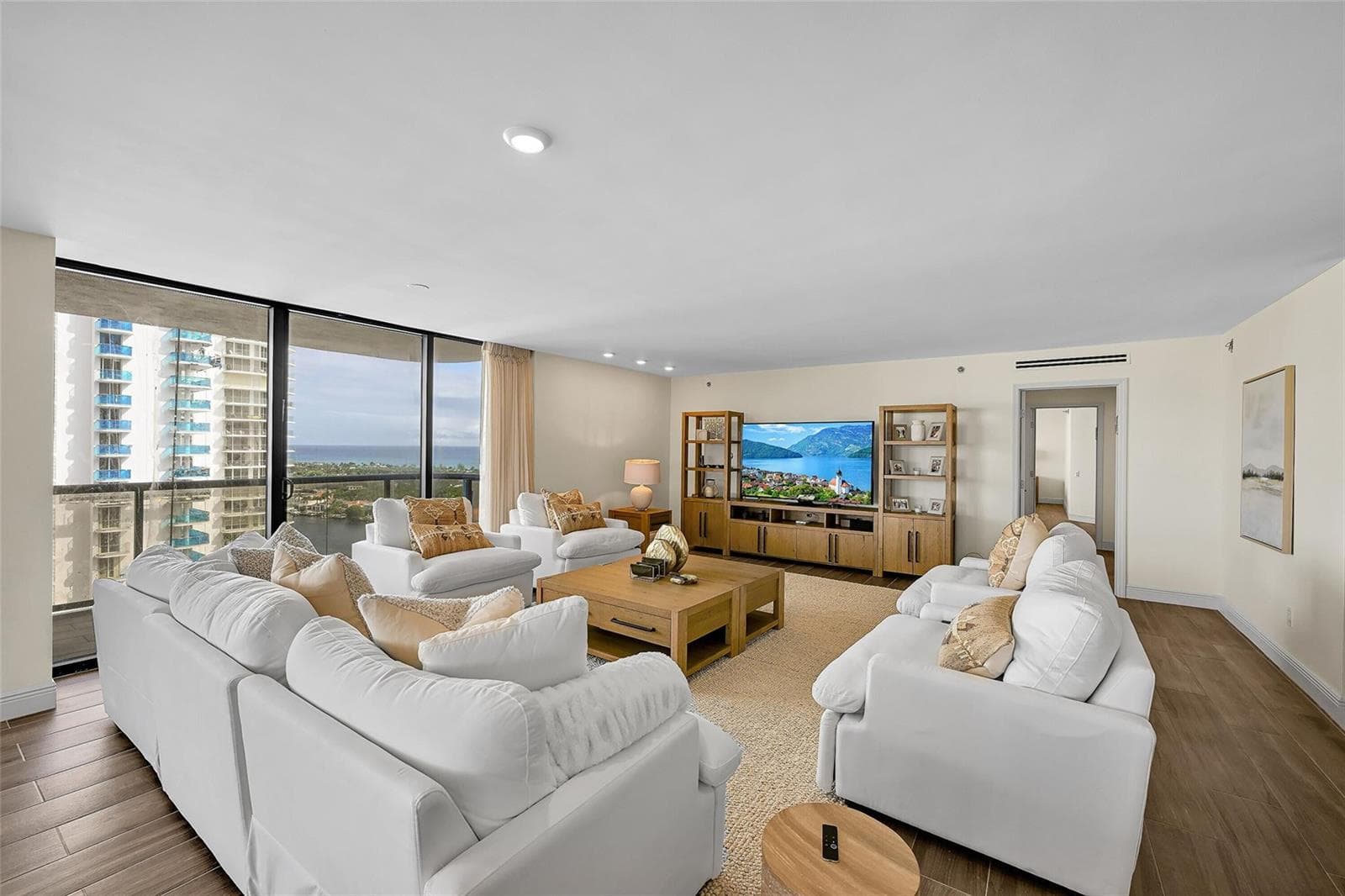 19667 Turnberry Way # 20gr, Miami, FL 33180 — zdjęcie 2