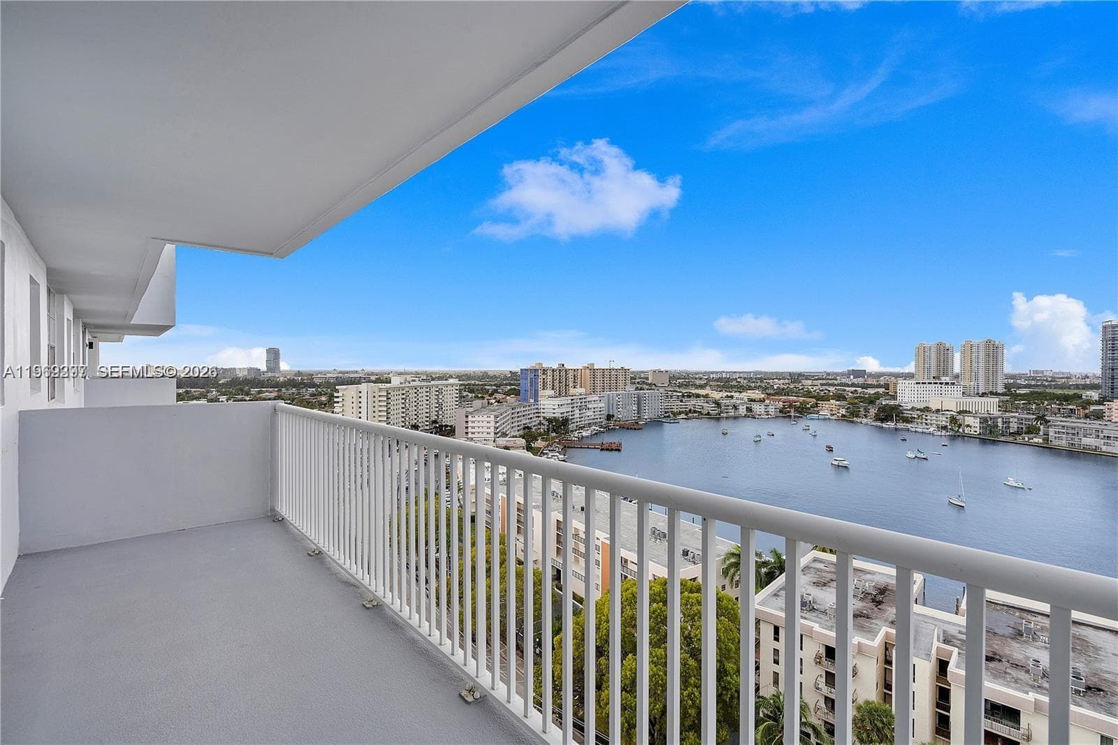 137 Golden Isles Dr # 1609, Hallandale Beach, FL 33009 — zdjęcie 3