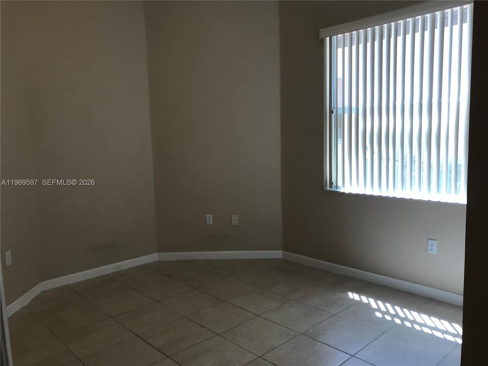 3748 NE 9th Ct, Homestead, FL 33033 — zdjęcie 5