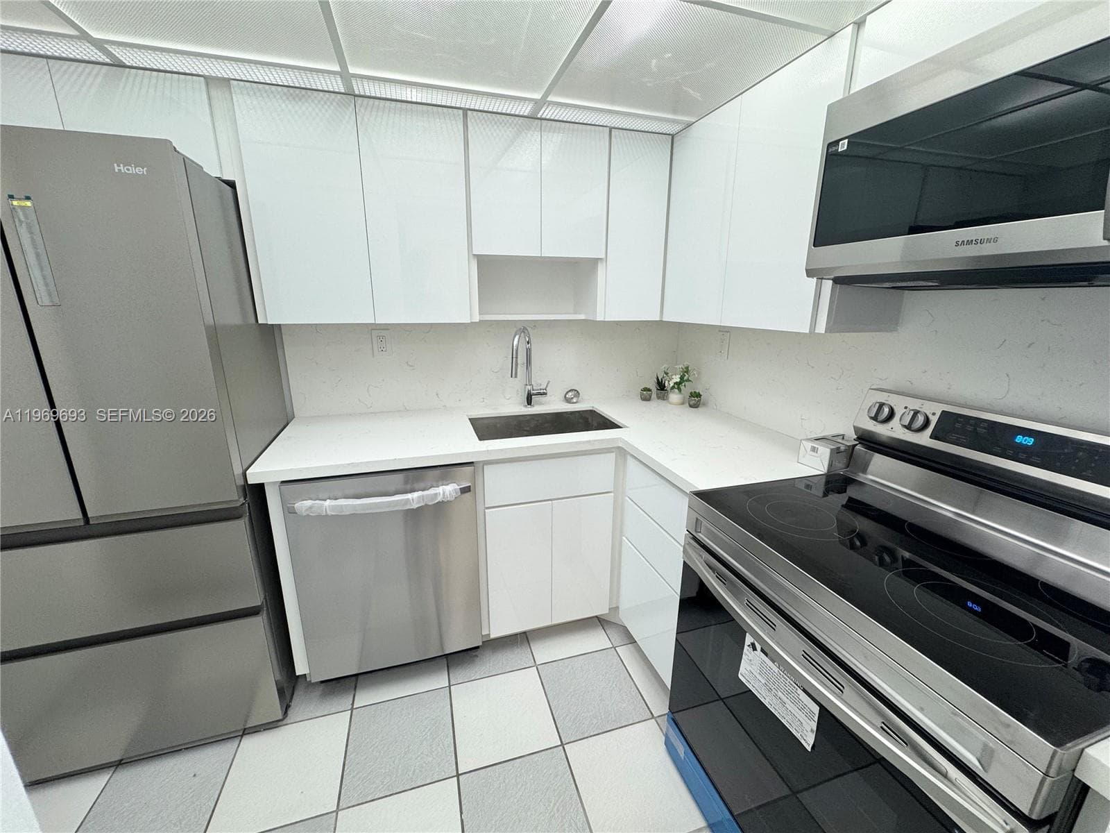 2899 Collins Ave # 740, Miami Beach, FL 33140 — zdjęcie 2