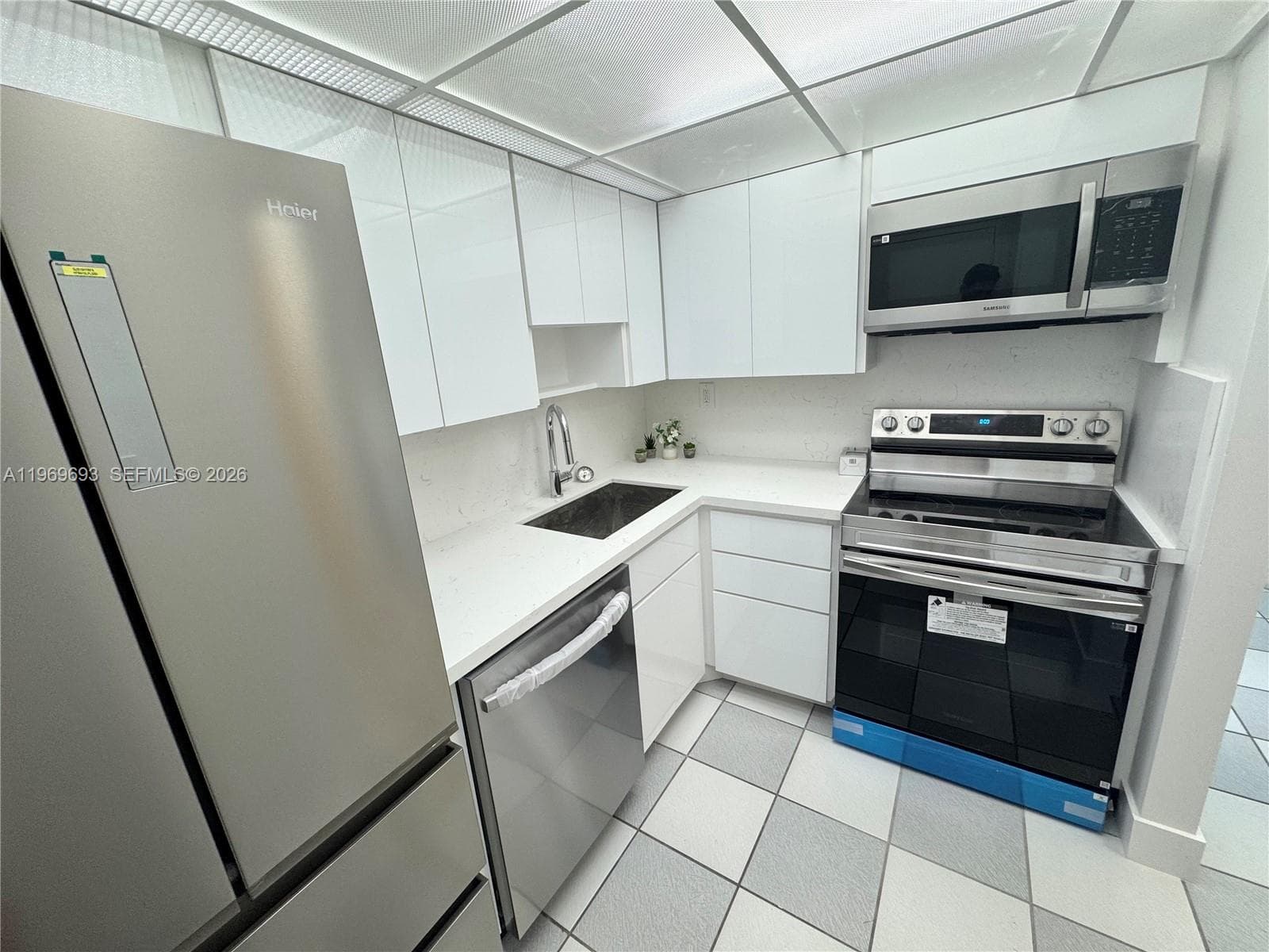 2899 Collins Ave # 740, Miami Beach, FL 33140 — zdjęcie 3