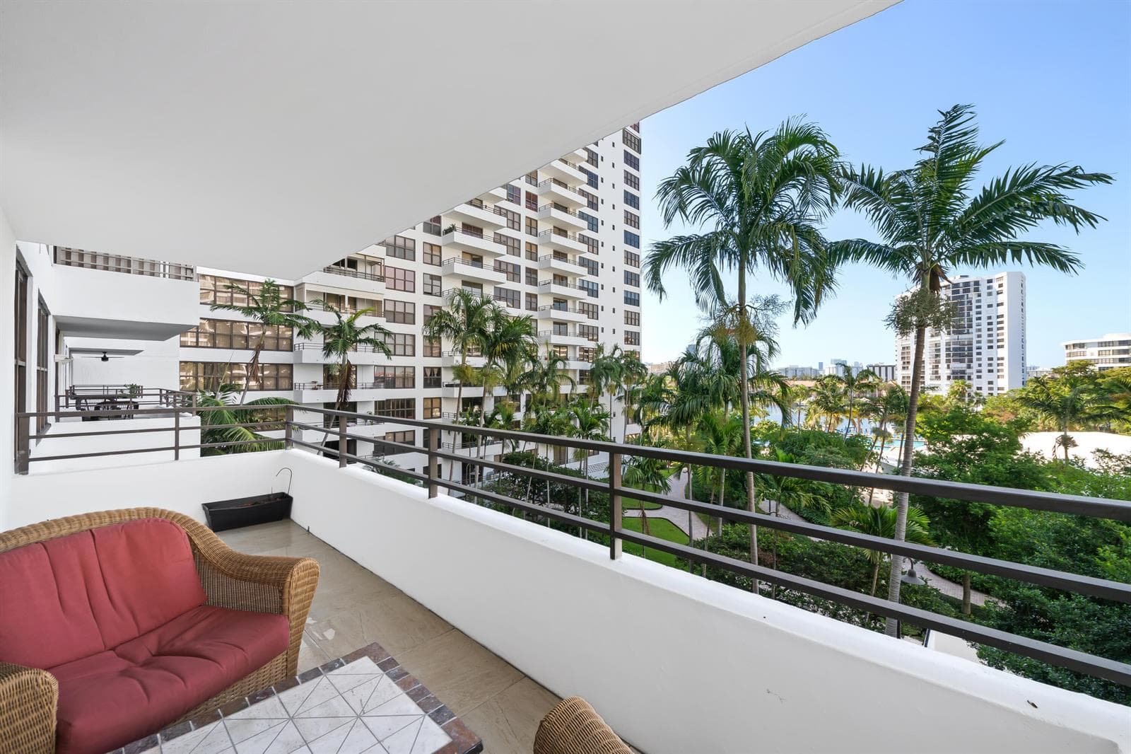 2500 Parkview Drive # 615, Hallandale Beach, FL 33009 — zdjęcie 3