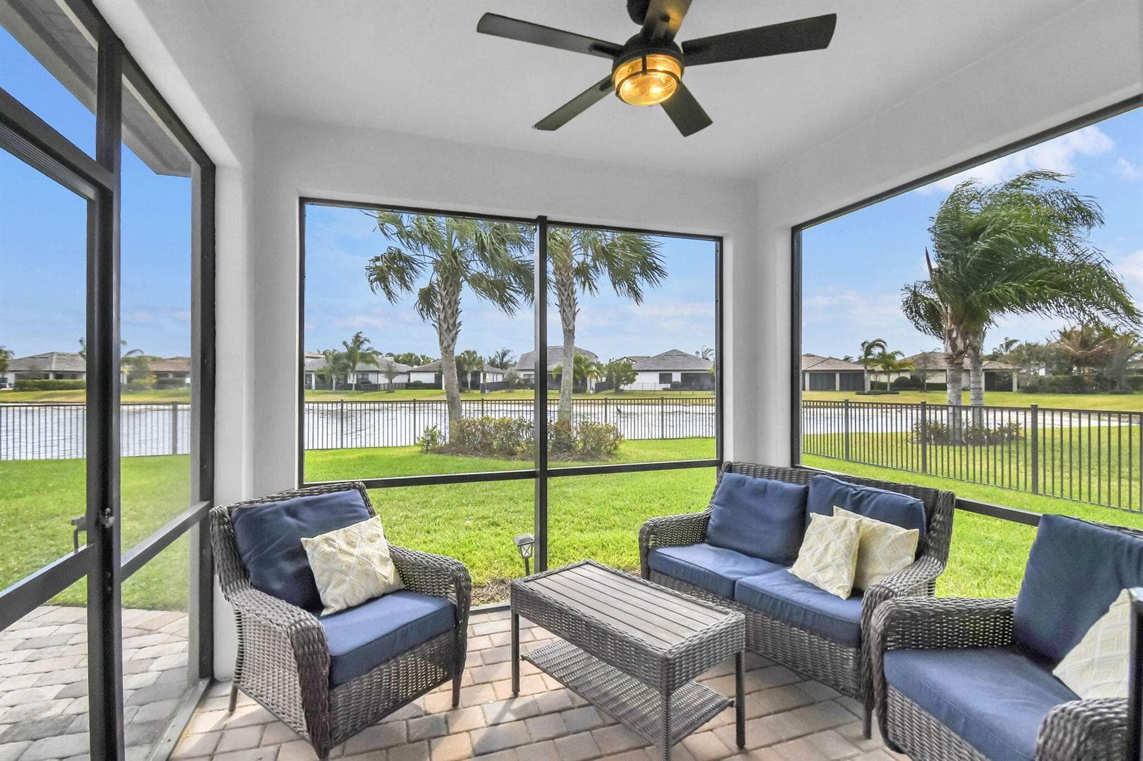 479 SE Vallarta Drive, Port St. Lucie, FL 34984 — zdjęcie 4