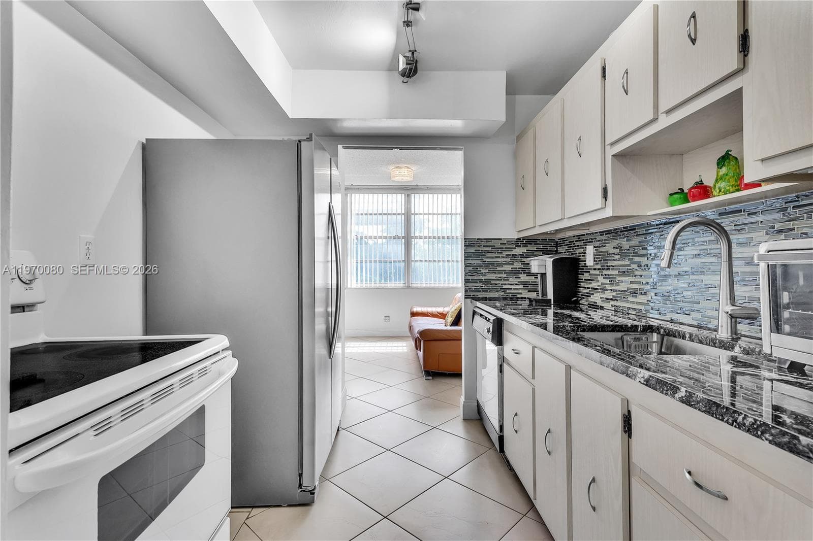 301 174 Street # 405, Sunny Isles Beach, FL 33160 — zdjęcie 4
