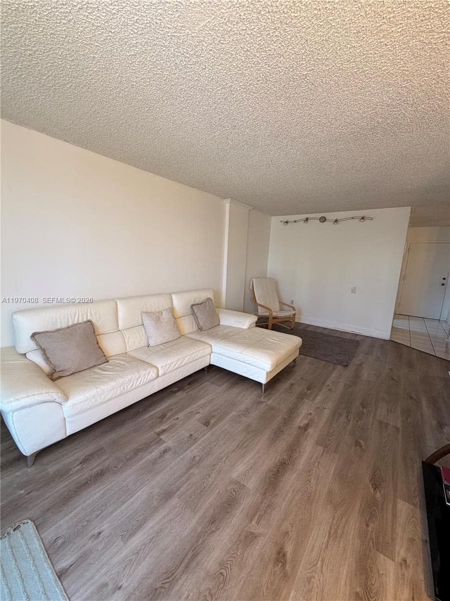 16851 NE 23RD AVE # B304, North Miami Beach, FL 33160 — zdjęcie 2