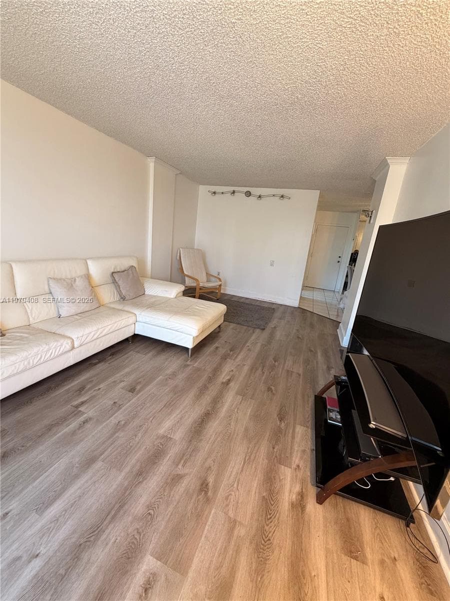 16851 NE 23RD AVE # B304, North Miami Beach, FL 33160 — zdjęcie 3