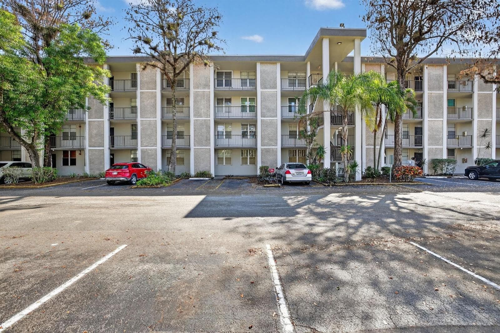 4898 NW 29th Court # 315, Lauderdale Lakes, FL 33313 — zdjęcie 2