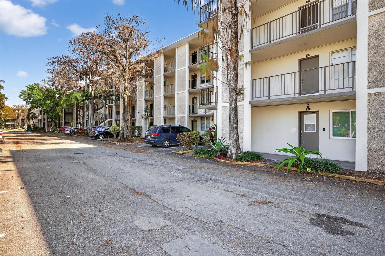 4898 NW 29th Court # 315, Lauderdale Lakes, FL 33313 — zdjęcie 3