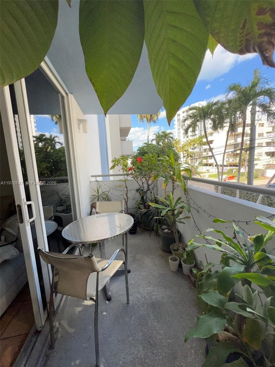 1658 Bay Rd # 203, Miami Beach, FL 33139