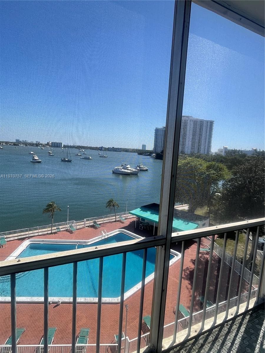 2910 Point East Dr # M511, Aventura, FL 33160 — zdjęcie 2