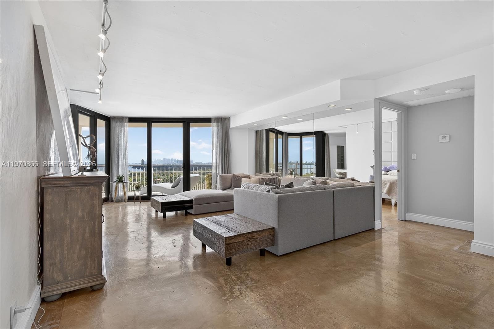 2000 Towerside Ter # 1408, Miami, FL 33138 — zdjęcie 2