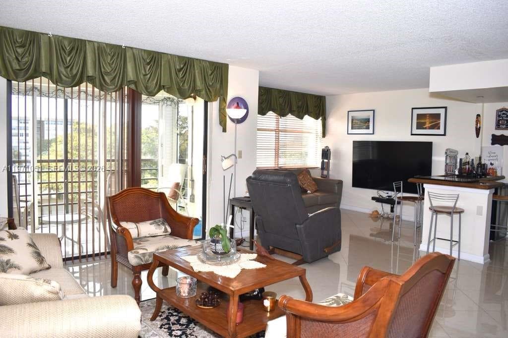 1300 Saint Charles Pl # 617, Pembroke Pines, FL 33026