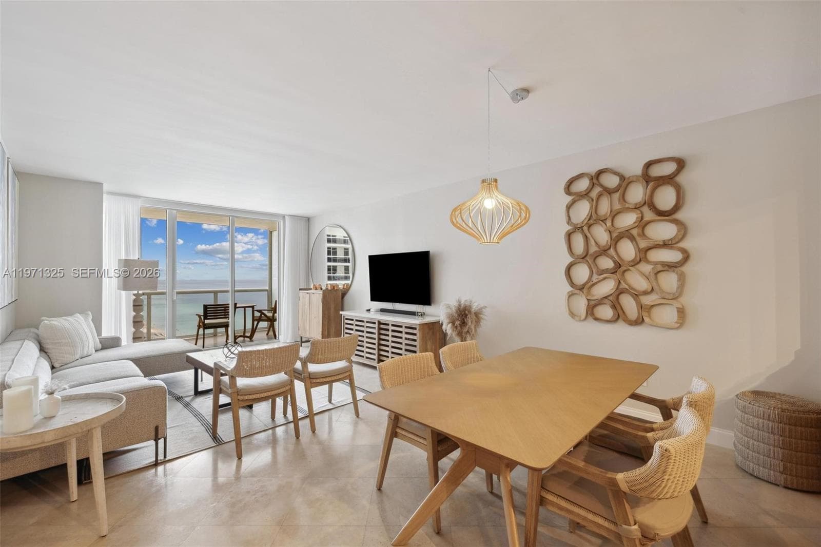 1830 S OCEAN DR # 2811, Hallandale Beach, FL 33009