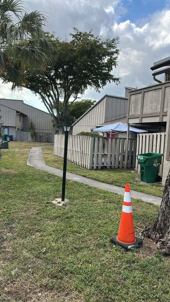 5630 NW 21st St # 31-C, Lauderhill, FL 33313 — zdjęcie 2