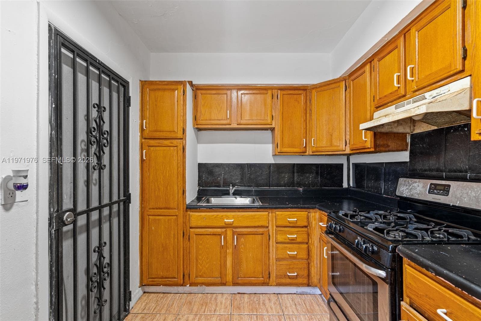 9201 NW 33rd Ave Rd, Miami, FL 33147 — zdjęcie 4