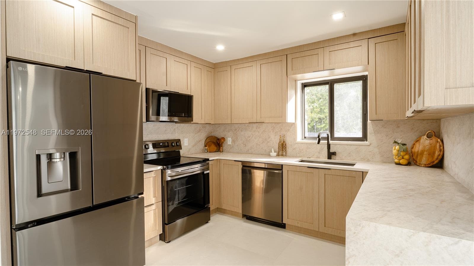1221 Biarritz Dr, Miami Beach, FL 33141 — zdjęcie 2
